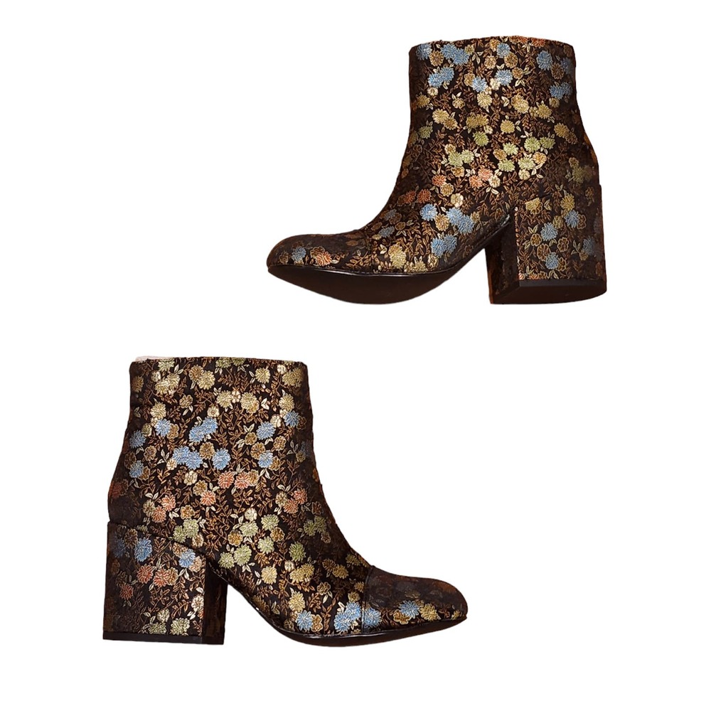 Charles by Charles David Women's Quincey Fashion Boot Size 7